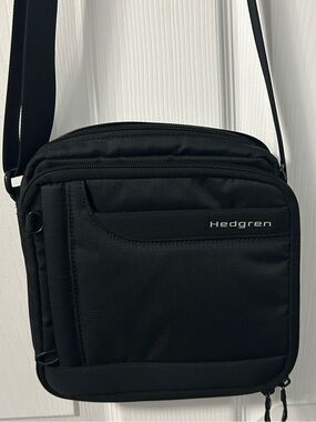 Hedgren Black Crossbody Bag - Compact Everyday Travel